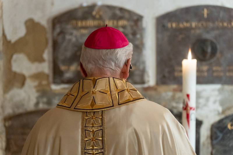 2024_04_12_elhunyt puspokok_36.jpg